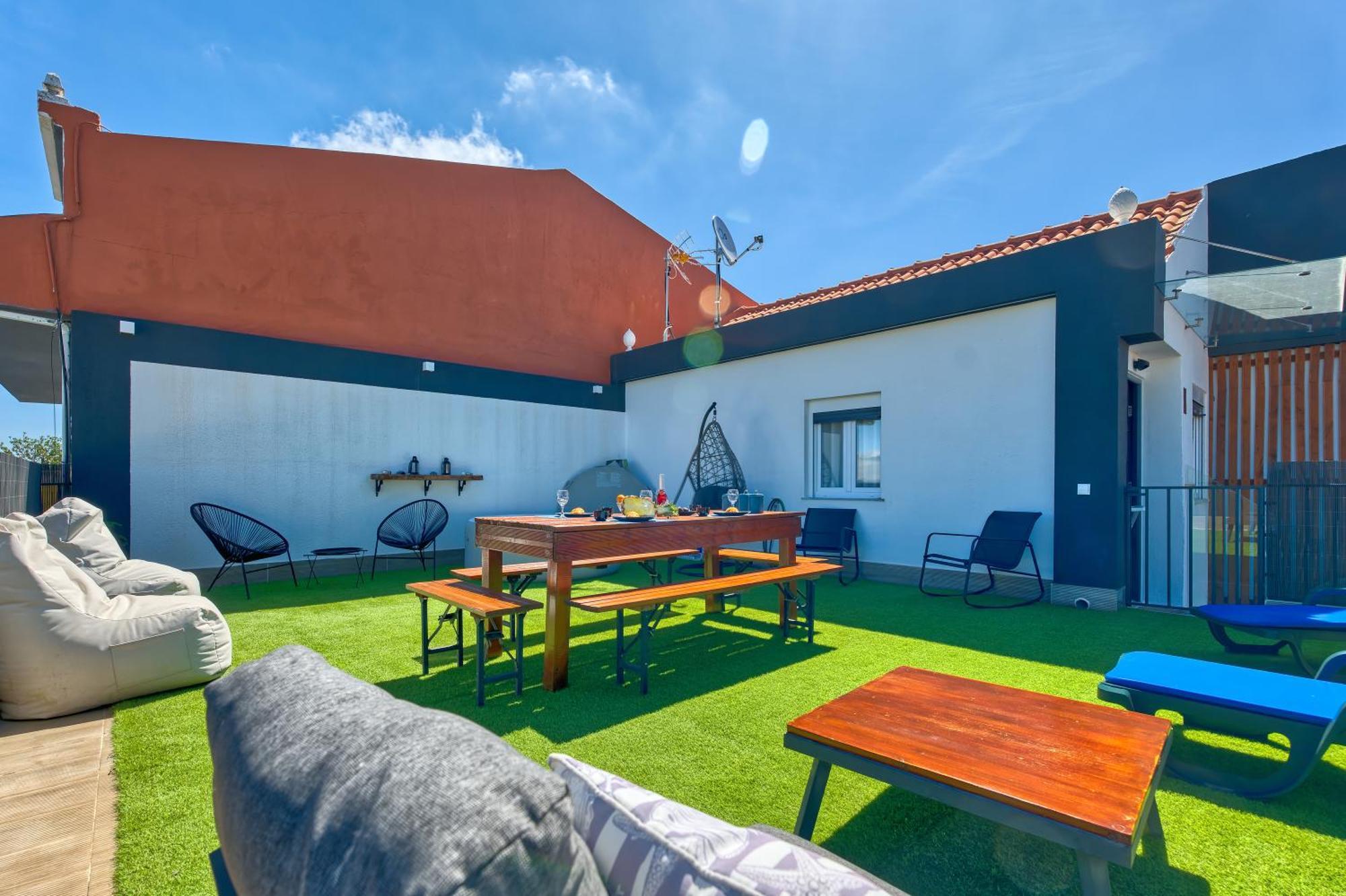 Portucale ! Santa Clara Terrace & Jacuzzi Apartment *
